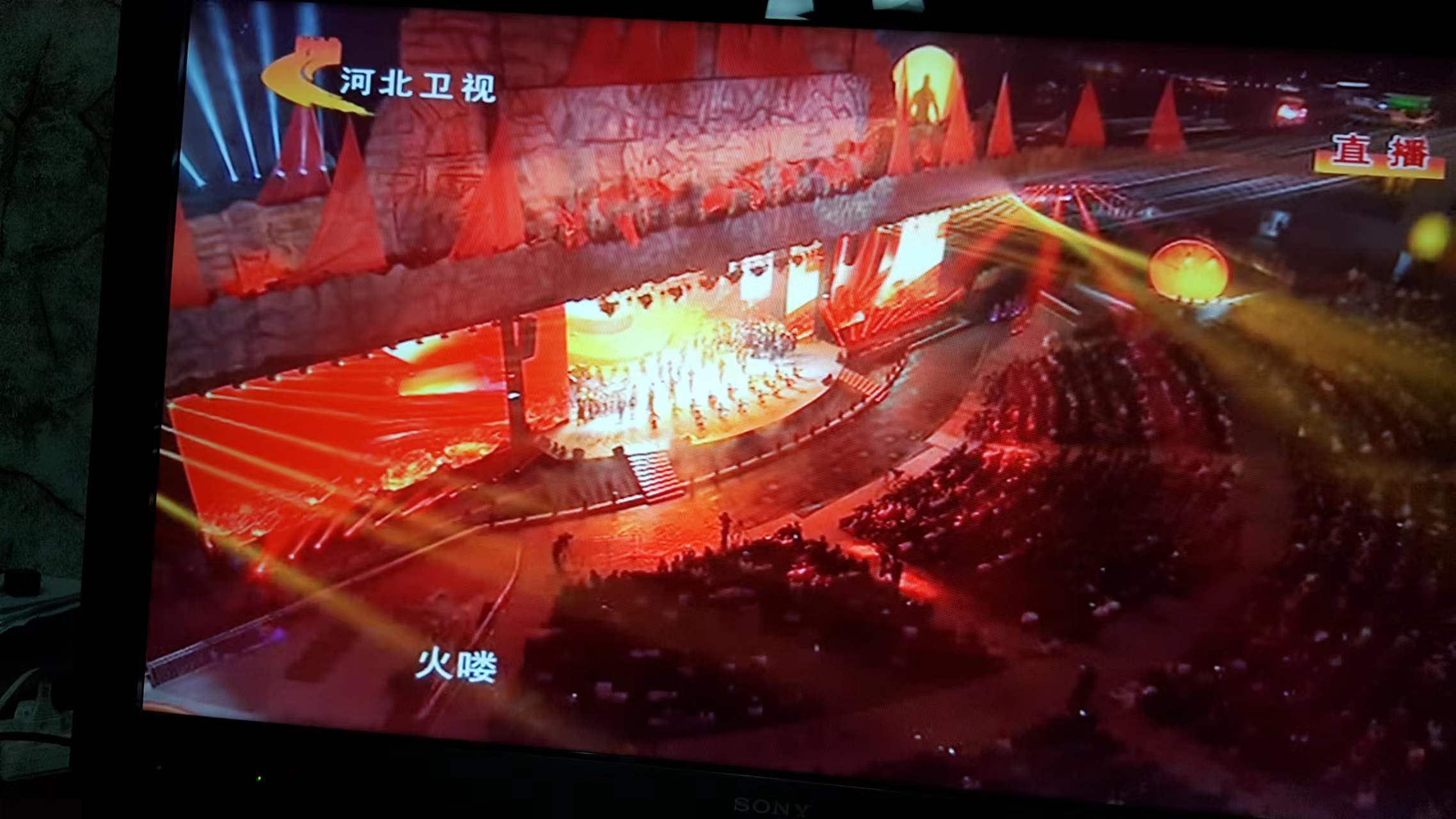 對(duì)開移動(dòng)翻轉(zhuǎn)LED屏5