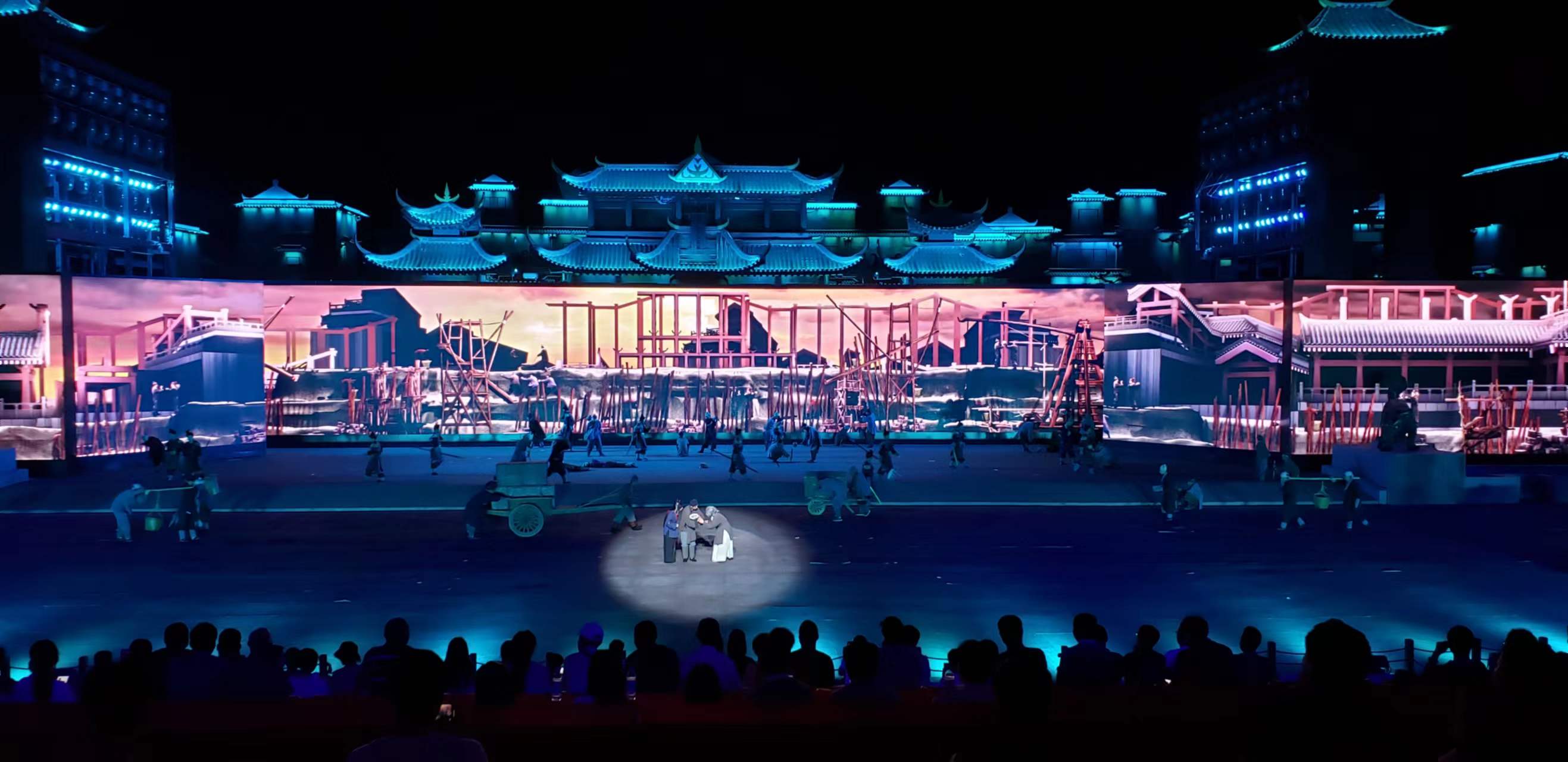 對(duì)開移動(dòng)翻轉(zhuǎn)LED屏3