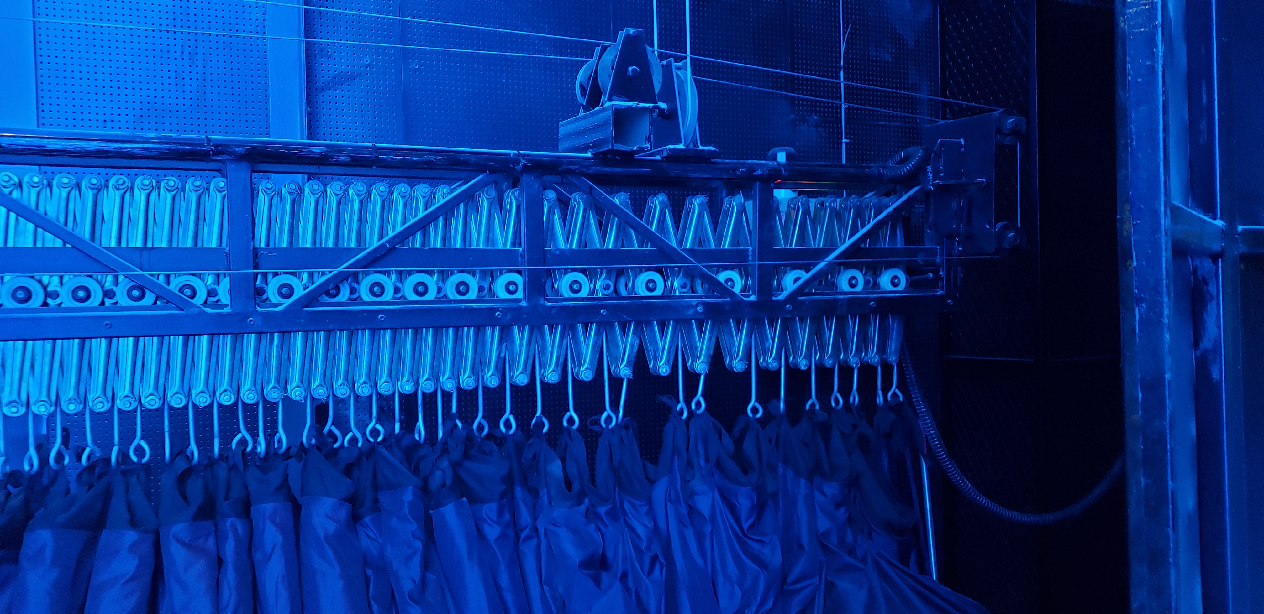 對(duì)開(kāi)大幕4